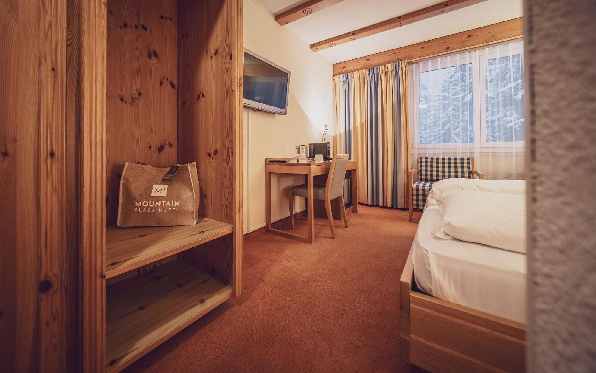 Mountain Plaza Hotel Νταβός Εξωτερικό φωτογραφία